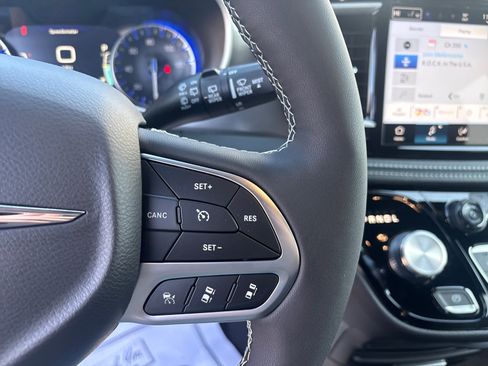 New 2026 Chrysler Pacifica Select image 23