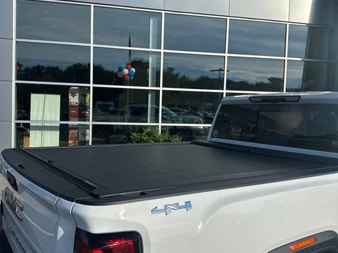 Used 2025 GMC Sierra 2500 SLE w/ SLE Value Package; AWD/4WD image 5