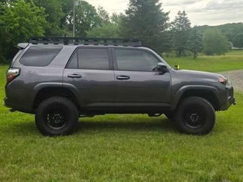 Used 2016 Toyota 4Runner SR5 AWD/4WD image 10