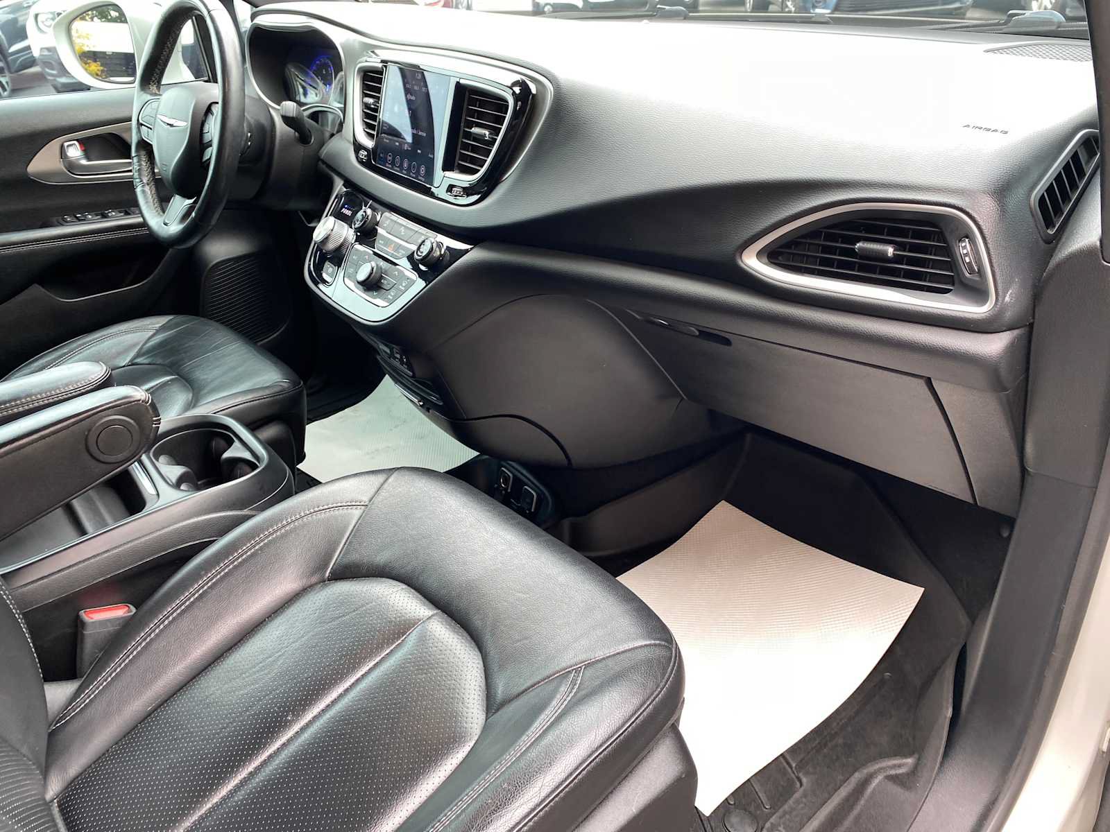 Used 2020 Chrysler Pacifica Touring-L AWD/4WD image 27