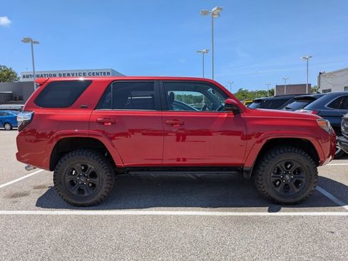 Used 2017 Toyota 4Runner SR5 AWD/4WD image 3