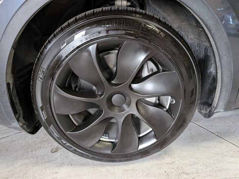Used 2021 Tesla Model Y Long Range AWD/4WD image 15