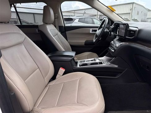Used 2020 Ford Explorer Limited image 18
