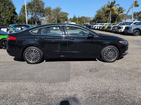 Used 2017 Ford Fusion SE image 2