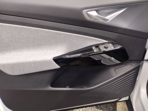 New 2026 Volkswagen ID.4 Pro image 16