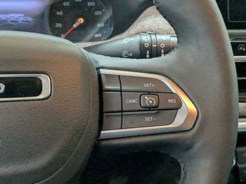 Used 2025 Jeep Compass Latitude w/ Sun & Sound Group AWD/4WD image 16