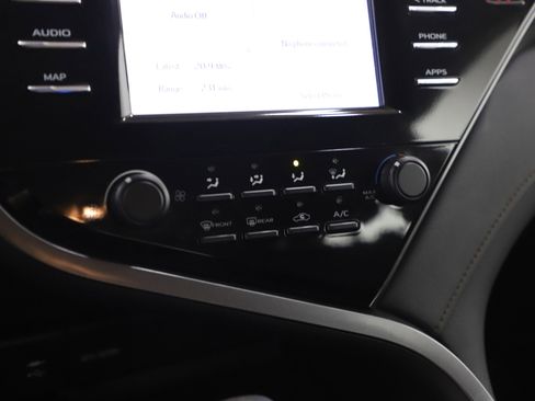 Used 2019 Toyota Camry LE image 21