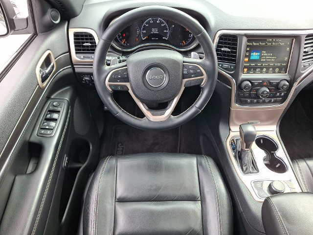 Used 2017 Jeep Grand Cherokee Limited AWD/4WD image 3
