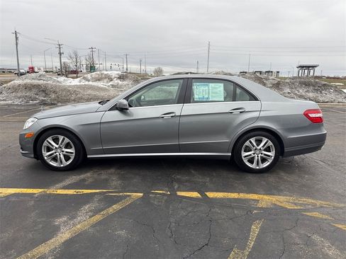 Used 2011 Mercedes-Benz E 550 4MATIC Sedan image 8