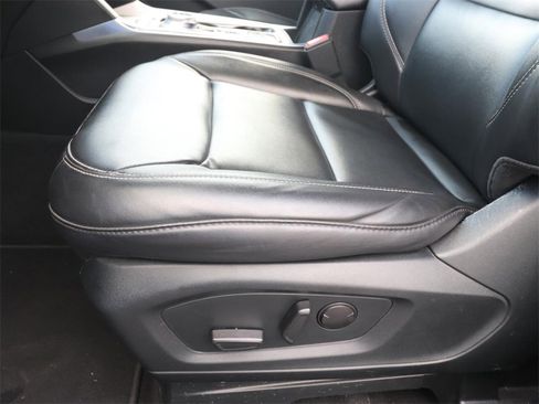 Certified 2022 Ford Explorer XLT w/ Equipment Group 202A image 14