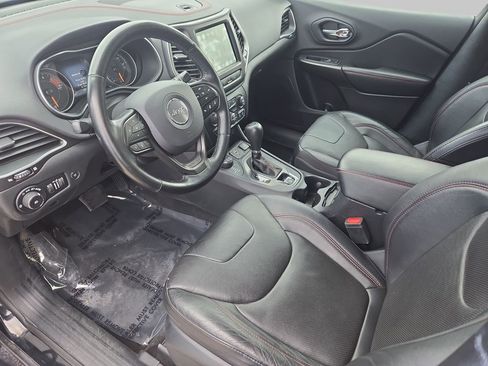 Used 2020 Jeep Cherokee Trailhawk image 20