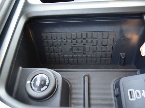 New 2025 Ford Expedition Active image 16