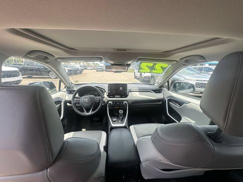 Used 2022 Toyota RAV4 Limited AWD/4WD image 18