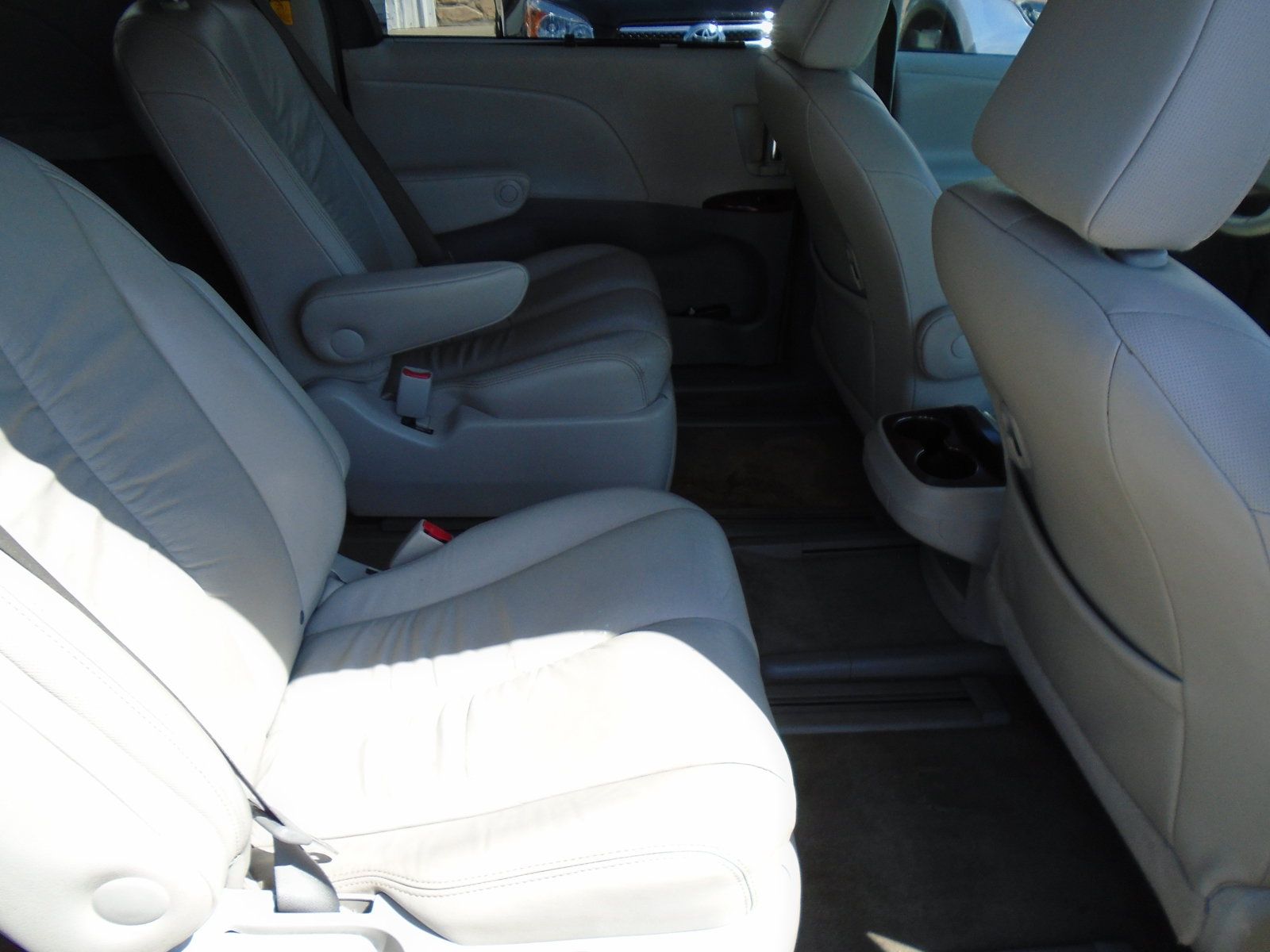 Used 2012 Toyota Sienna XLE AWD/4WD image 11