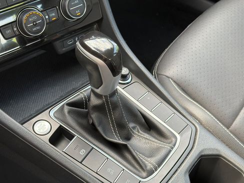 Used 2024 Volkswagen Jetta SE FWD image 20