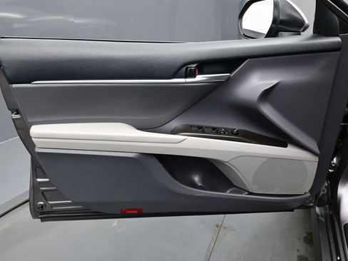 Used 2023 Toyota Camry LE image 9