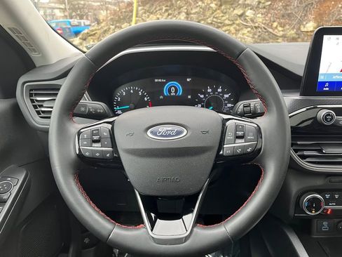 Certified 2022 Ford Escape SEL w/ SEL Stealth AWD Package image 16