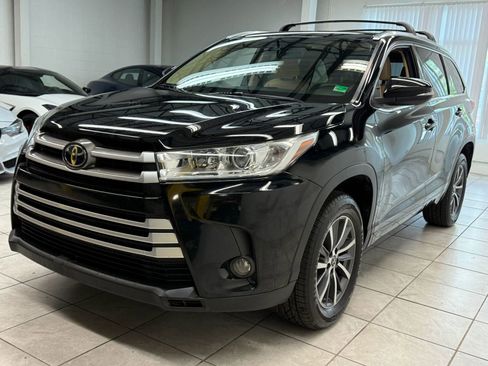 Used 2017 Toyota Highlander XLE image 3