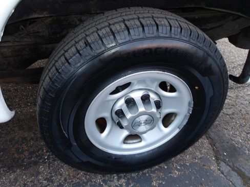 Used 2015 Chevrolet Express 2500 image 23