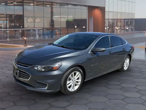 Used 2018 Chevrolet Malibu LT w/ Driver Confidence Package image 1