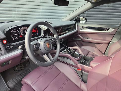 Certified 2025 Porsche Cayenne image 4