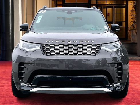 Used 2024 Land Rover Discovery Metropolitan Edition image 2