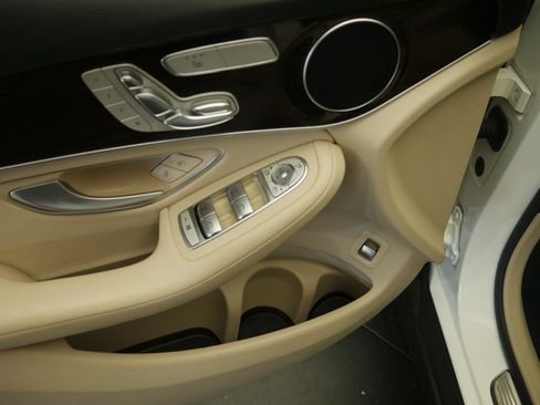 Used 2022 Mercedes-Benz GLC 300 4MATIC image 5