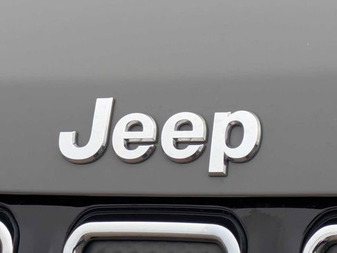 Used 2022 Jeep Compass Limited w/ Elite Group image 11