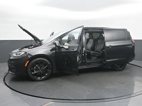 Used 2023 Chrysler Pacifica Limited w/ S Appearance Package FWD image 58