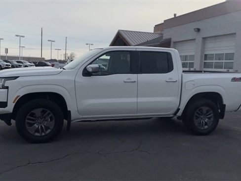 Used 2025 Nissan Frontier SV image 6