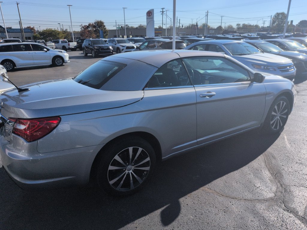 Used 2013 Chrysler 200 S FWD image 6