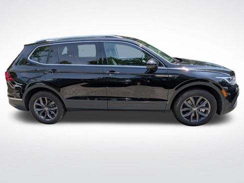 Used 2023 Volkswagen Tiguan SE AWD/4WD image 2
