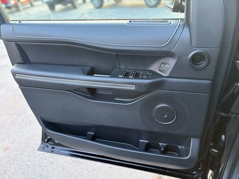 Used 2022 Ford Expedition XLT image 29