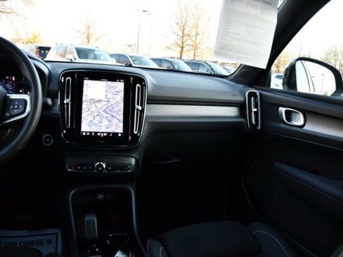 Certified 2025 Volvo XC40 B5 Plus image 20