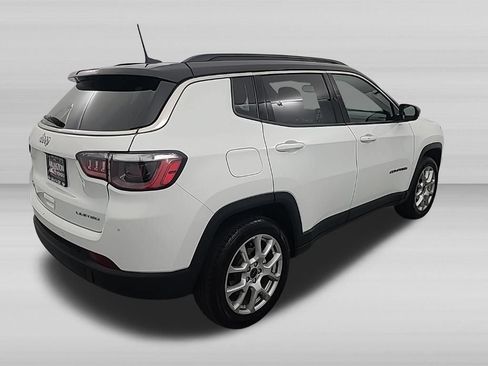Used 2025 Jeep Compass Limited AWD/4WD image 3