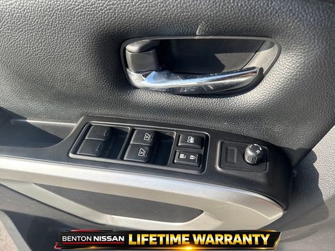 Used 2018 Nissan Titan SV AWD/4WD image 12