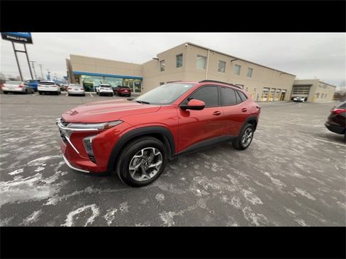 Certified 2024 Chevrolet Trax LT w/ Driver Confidence Package image 4