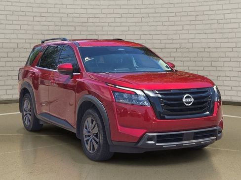 Used 2024 Nissan Pathfinder SV w/ Black Appearance Package FWD image 3