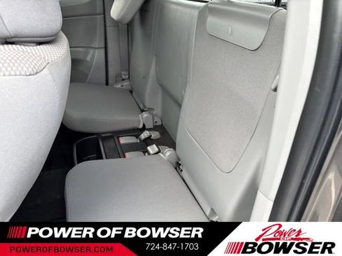Used 2015 Toyota Tacoma 4x4 Access Cab image 12