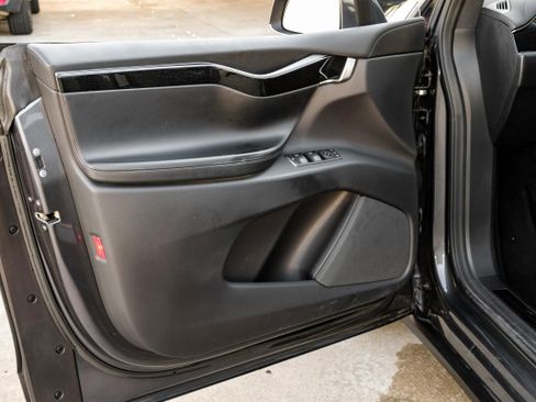 Used 2018 Tesla Model X 75D image 45