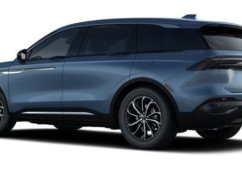 Used 2026 Lincoln Nautilus Premier AWD/4WD image 2