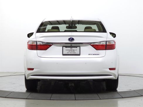Used 2014 Lexus ES 300h w/ Luxury Package w/Bamboo Trim FWD image 6