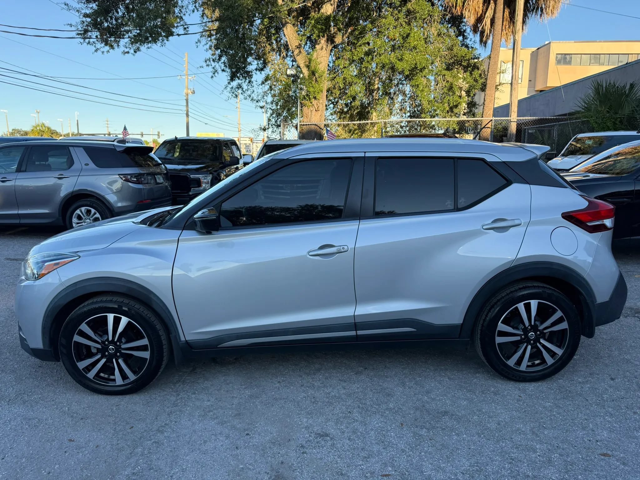 Used 2019 Nissan Kicks SR w/ SR Premium Package FWD image 4