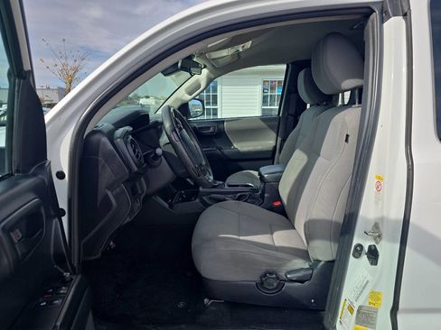 Used 2019 Toyota Tacoma SR image 10