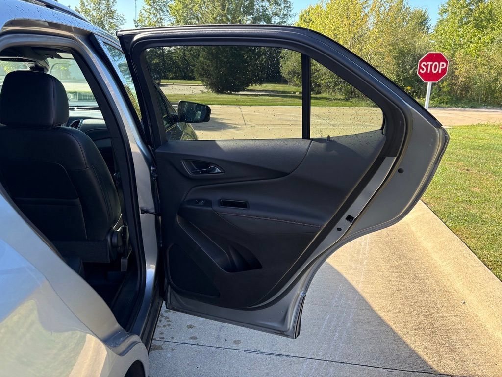 Used 2024 Chevrolet Equinox RS FWD image 32