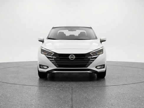 Used 2025 Nissan Versa SV FWD image 2