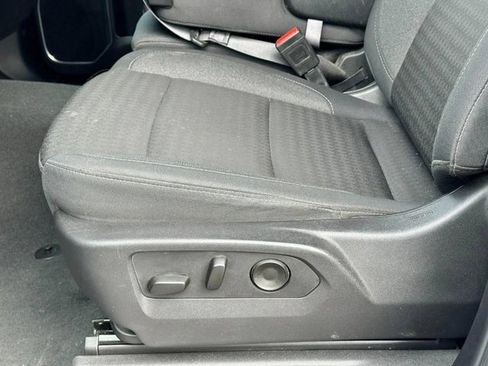 Used 2025 Chevrolet Silverado 1500 LT AWD/4WD image 17