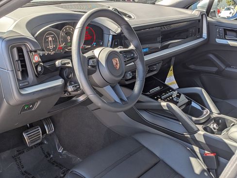 New 2026 Porsche Cayenne S image 4