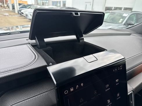 Certified 2025 GMC Yukon Denali image 32