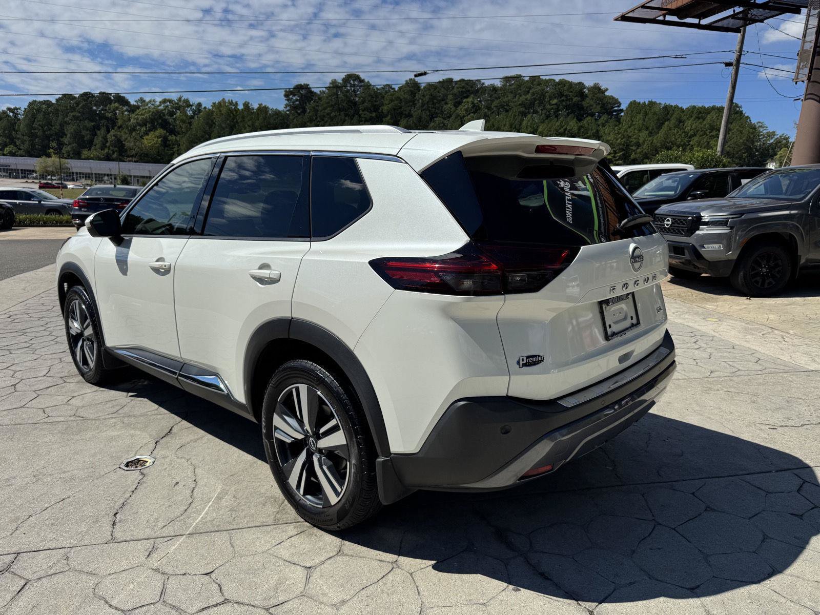 Used 2023 Nissan Rogue SL FWD image 11